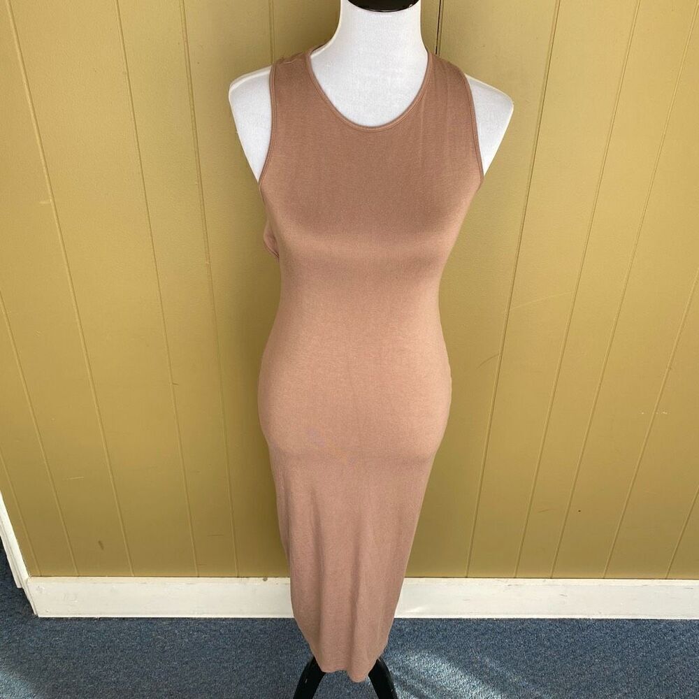 Antistar women M bodycon scoopneck tank top front w/criss cross back tan